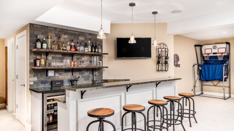 Home Theater & Wet Bar Installation in West Des Moines, Iowa